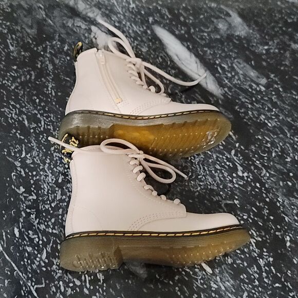 BRAND NEW DR. MARTENS LEATHER KIDS BOOT - Picture 12 of 15